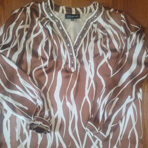 Beautifully embellished Jones of New York blouse - brown
